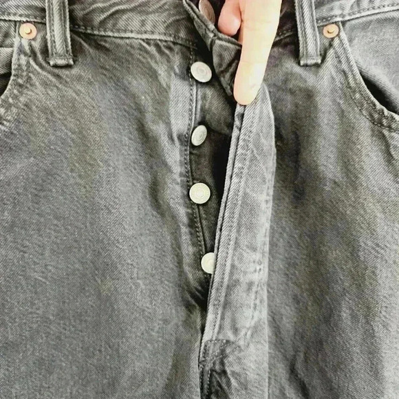 Levi's 501 Men's Size 32x27 Black Button Fly Jeans ** Cut off hem** - Picture 4 of 9